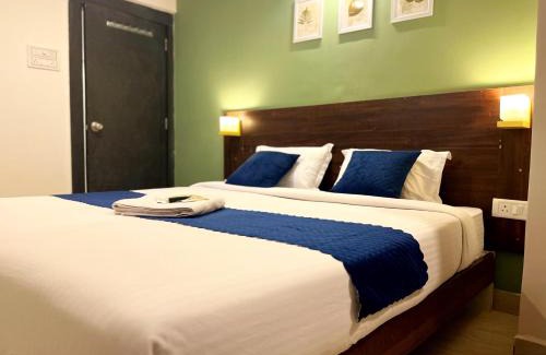Thite Nagar Apartment | Urban suites -Couple 1bhk Private apartment Khraradi