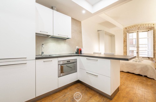 Historic Castle District Apartment | Urban Zen Studio | In Castello District