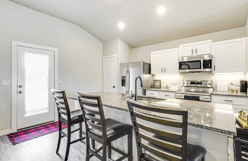 Lubbock House | 'Urbana Cabana:' Modern Home 8 Mi to Texas Tech!