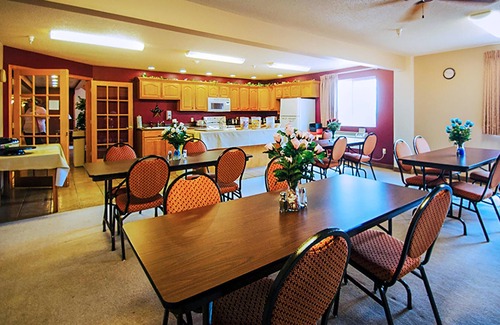 Urbana Hotel | Urbana Inn & Suites