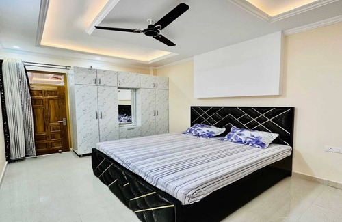 Bara Banki Hotel | Urbanaid Uniworld
