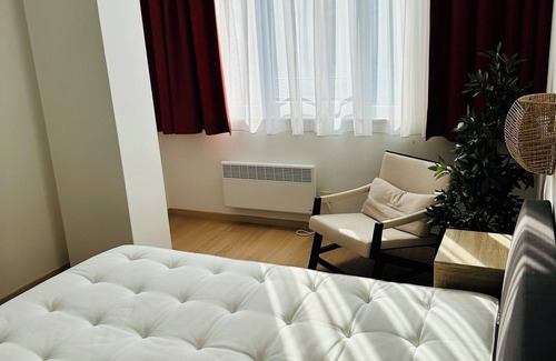 Lower Town Apartment | UrbanStay Suites - Modern 2-Bedroom Apartment in the Heart of Brussels, Grand Place