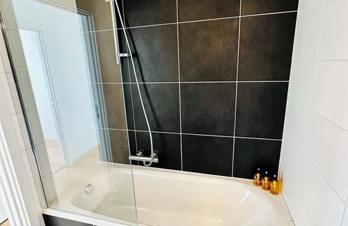 Lower Town Apartment | UrbanStay Suites - Modern 2-Bedroom Apartment in the Heart of Brussels, Grand Place