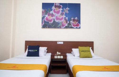 Jatibarang Hotel | UrbanView Hotel Anggraeni Jatibarang