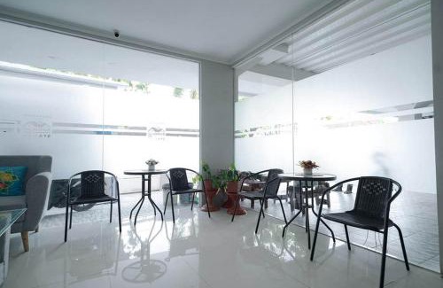 Palembang Hotel | Urbanview Hotel Bari Syariah Palembang By RedDoorz
