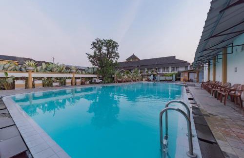 Tasikmalaya Hotel | Urbanview Hotel Crown Tasikmalaya by RedDoorz