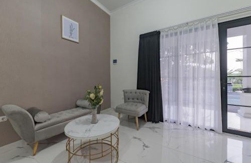 Tasikmalaya Hotel | Urbanview Hotel Khayrizsan Tasikmalaya by RedDoorz