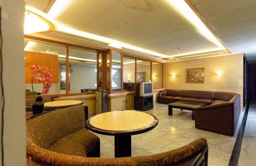 Chinatown Hotel | Urbanview Hotel P Residence Asemka