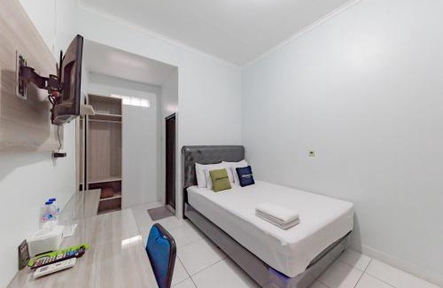 West Cirebon Hotel | Urbanview Hotel Sunday Cirebon by RedDoorz
