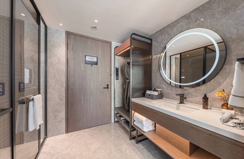 Longhu Qu Hotel | UrCove Shantou Xinyicheng Huanghe Road