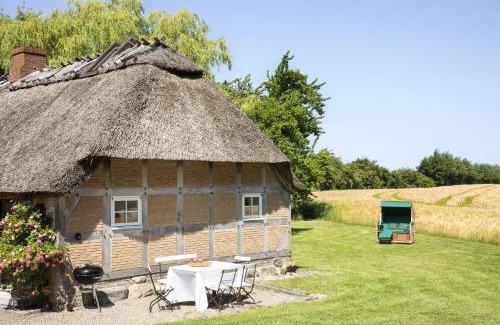 Pommerby House | Urgemütliche Reetdachkate mit großem Kamin und Sauna