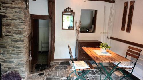 Einruhr Apartment | Urgemütlicher Winkelhof "La ferme von 1634" mit Terrasse