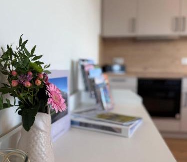 Tossens Apartment | Urlaub an der Nordsee - NEUE Penthouse-Ferienwohnung Deichliebe, direkt hinterm Deich