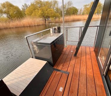 Havelsee House | Urlaub im schwimmenden Ferienhaus, mitten in der Natur