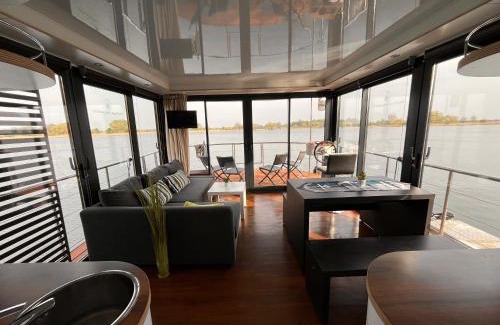 Havelsee House | Urlaub im schwimmenden Ferienhaus, mitten in der Natur