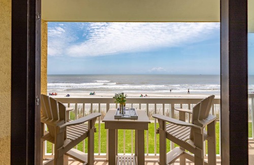 Folly Beach Condo | 133 m² Condo ∙ 3 bedrooms ∙ 8 guests