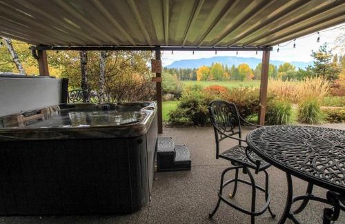 Columbia Falls House | Picturesque Cabin with Hot-Tub and Ping Pong Table in Montana