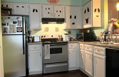 North Austin Civic Association Resort | Private room ∙ 2 guests