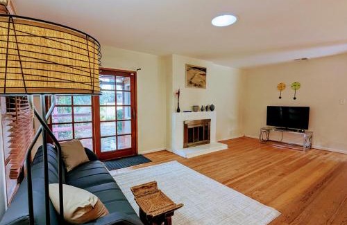 Sherman Oaks House | Entire House,Convinient location in Los Angeles , near Universal, Hollywood, Pets Friendly, Free WIFI