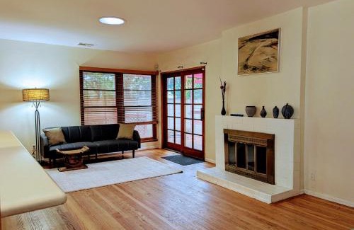 Sherman Oaks House | Entire House,Convinient location in Los Angeles , near Universal, Hollywood, Pets Friendly, Free WIFI