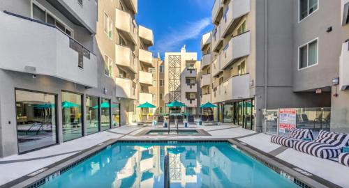 Sherman Oaks Apartment | The Sherman Luxe 2 Bed Apt with FREE PARKING
