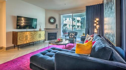 Sherman Oaks Apartment | The Sherman Luxe 2 Bed Apt with FREE PARKING