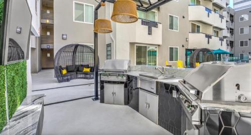 Sherman Oaks Apartment | The Sherman Luxe 2 Bed Apt with FREE PARKING