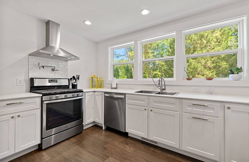 Shorewood-Tower Hills-Harbert House | Charming 3 bdrm/3 ba, heated pool, fire pit, private yard, 5 min drive to beach