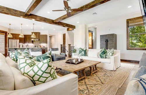 Spicewood Villa | 254 m² Villa ∙ 4 bedrooms ∙ 13 guests