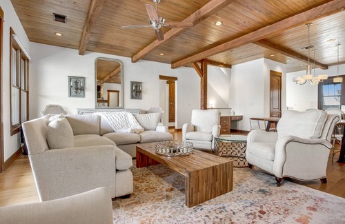 Spicewood Villa | 308 m² Villa ∙ 4 bedrooms ∙ 8 guests