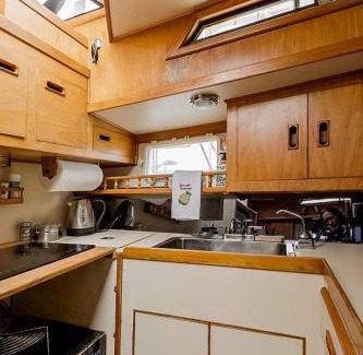 Thompson Square - Bunker Hill Boat Rental | 46 m² Houseboat ∙ 2 bedrooms ∙ 5 guests