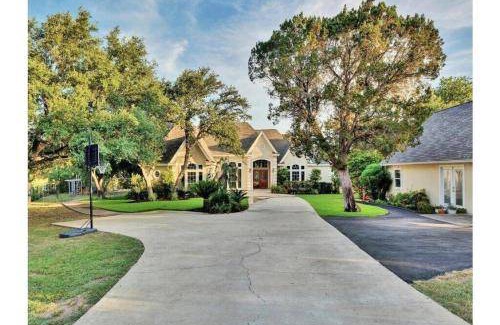 Leander House | 372 m² House ∙ 6 bedrooms ∙ 21 guests