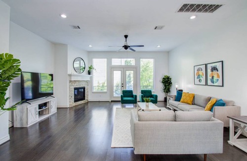Washington Ave./ Memorial Park House | 223 m² House ∙ 3 bedrooms ∙ 12 guests