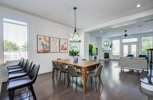 Washington Ave./ Memorial Park House | 223 m² House ∙ 3 bedrooms ∙ 12 guests