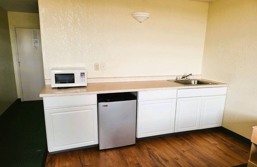 Junction City Hotel | USA Inn Junction City Near Fort Riley