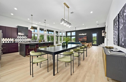 Central East Austin House | UT Football Fave - Lounge + Bar, Projector, Pool!