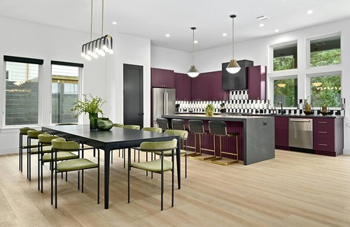 Central East Austin House | UT Football Fave - Lounge + Bar, Projector, Pool!