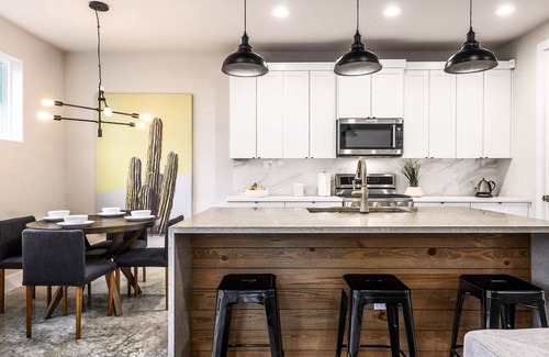 Chestnut House | UT Football Fave - Minutes to Airport, Stadium, DT