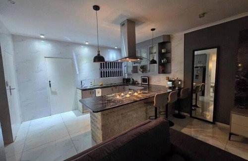Constantia Kloof Apartment | uThando - Deluxe En-suite Bedroom