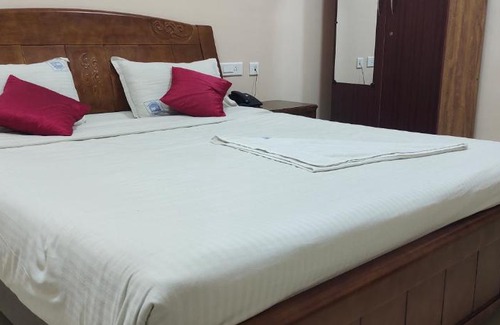 Venkitapuram Hotel | UV RESIDENCY