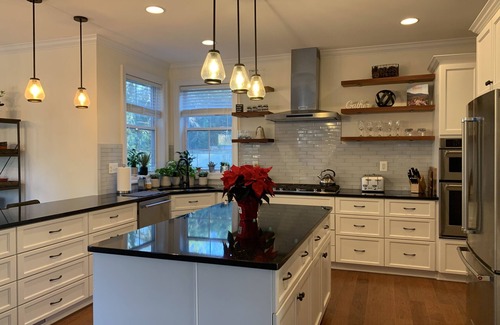 Jefferson Park Avenue House | UVA Home WALKABLE to Scott Stadium, UVA Grounds, the Corner, & Wineries