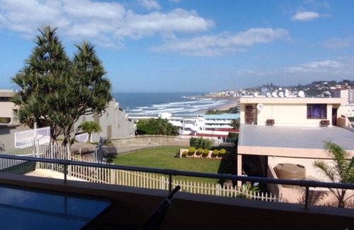 Manaba Beach Apartment | Uvongo Lucian blue flag beach apartment