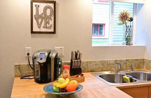 Ravenna Apartment | UW Cozy - Quiet Home, Perfect for Family and Group