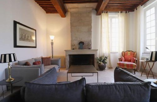 Uzes Apartment | Uzès Place aux Herbes Elégance Renaissance