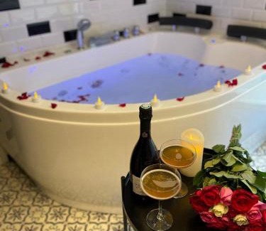 Vieux Malakoff Apartment | Vénus Love room Escapade romantique avec jacuzzi
