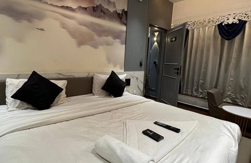 Surat Hotel | V Love Hotel