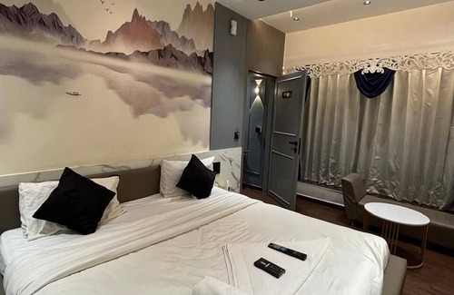 Surat Hotel | V Love Hotel