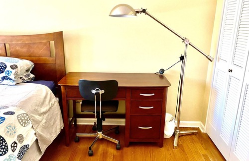 Naperville House | V1 Private Room In Naperville Downtown with Wi-fi Desk, Near HighwayTrainStation