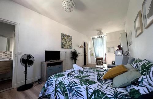 Villiers-sur-Morin Apartment | V2 Studio Proche Disney Village Nature