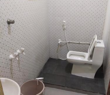 Mayiladuthurai Bed & Breakfast | V2V Homestay